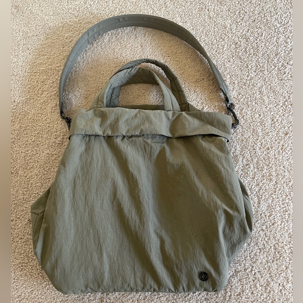 Lululemon on my level bag 19L olive green